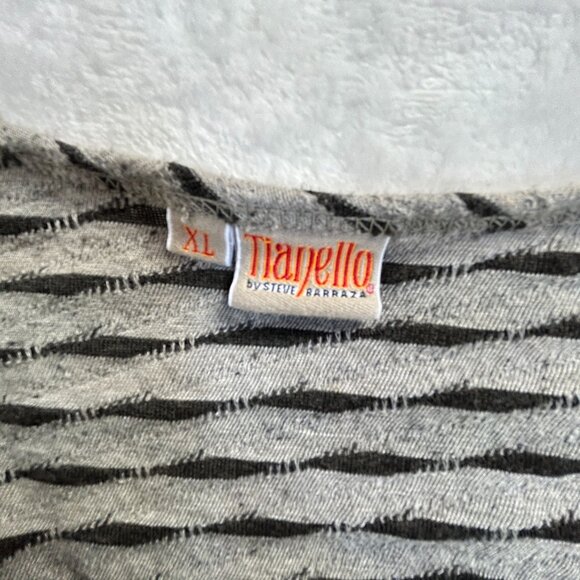 Tianello Womens XL Gray Black Striped Asbury Tunic Top 3/4 Sleeves Sharkbite Hem - Picture 3 of 8